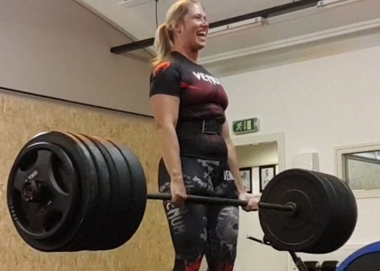 daphne-pieterson-powerliften